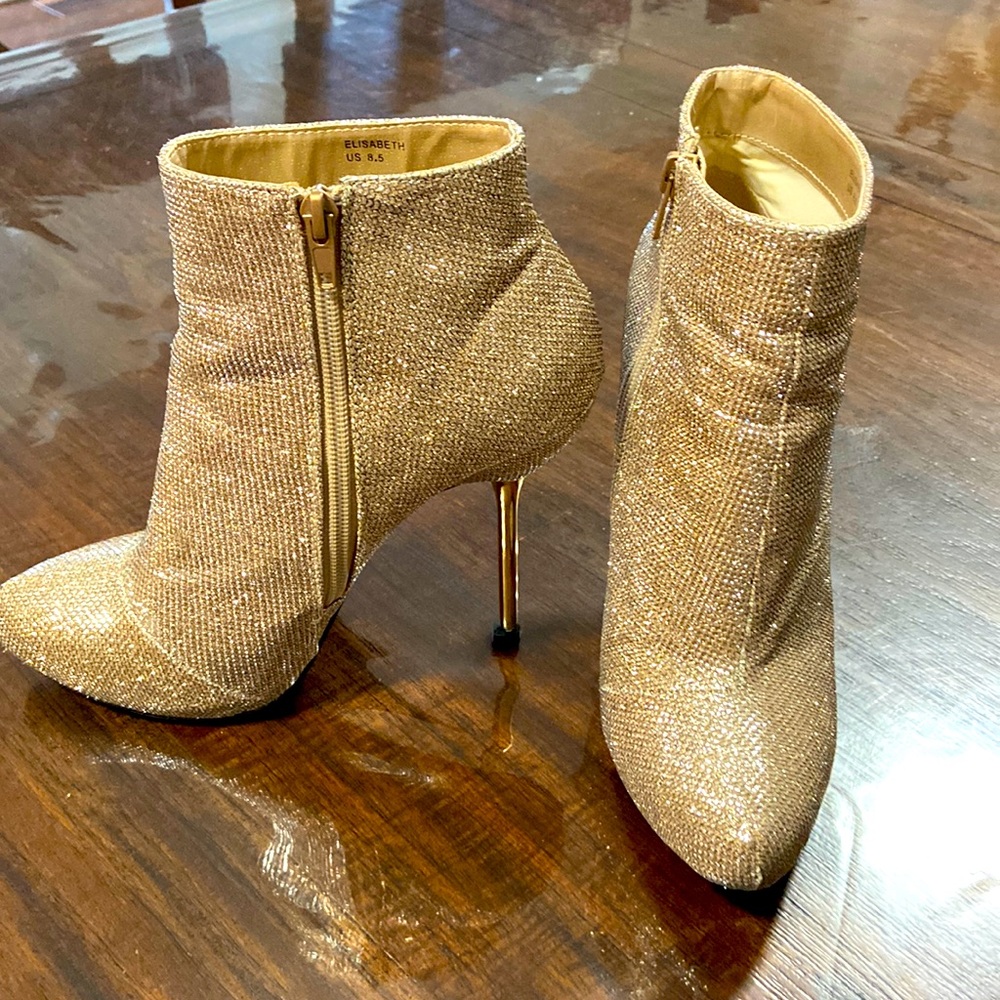shoedazzle boots “ELISABETH CHAMPAGNE”.